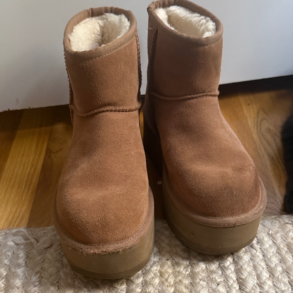 UGG platform boots sz 8